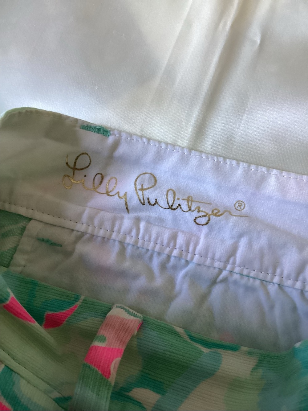 Lilly Pulitzer resort wear vibrant shorts - Picture 4 of 10